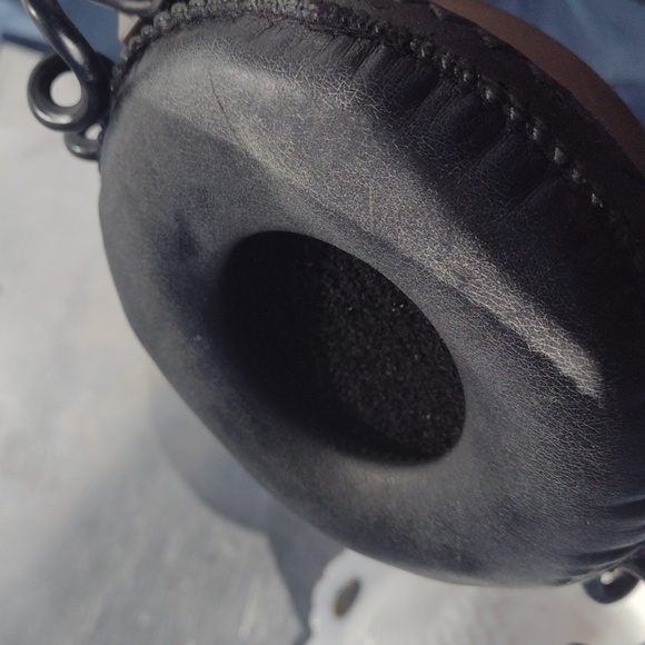 Realistic Nova 40 Headphones - Brown and Black NWOT WIRED - Picture 2 of 2